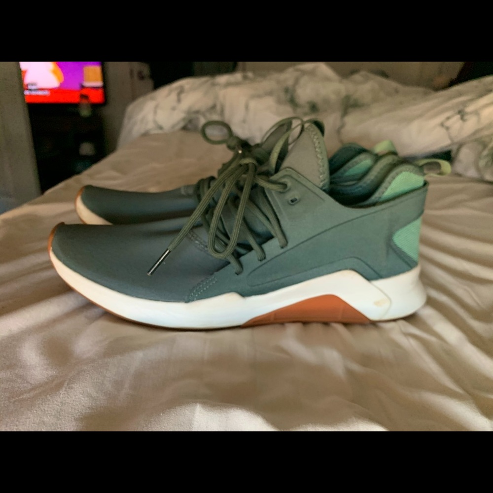 Women’s 9.5 Reebok running sneakers